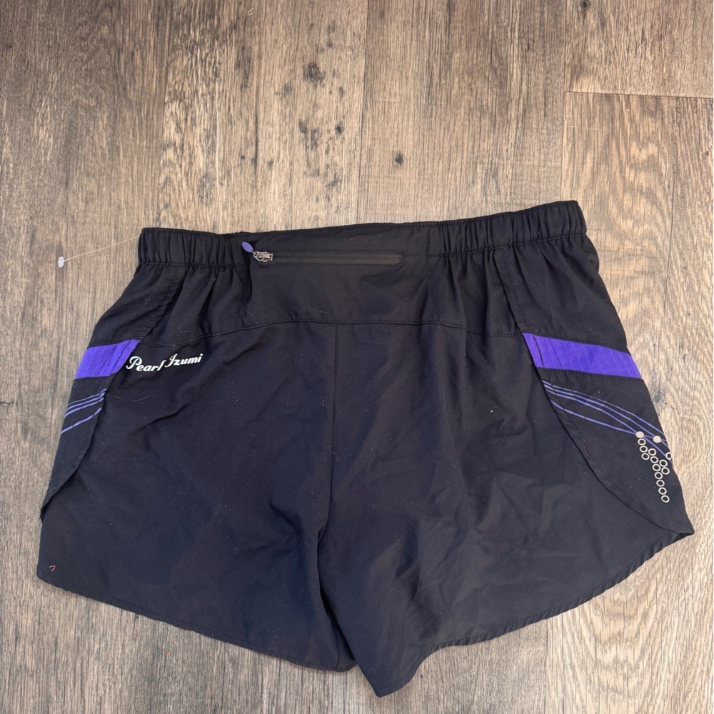Pearl Izumi Women's Athletic Shorts in Black and Purple - Picture 3 of 4